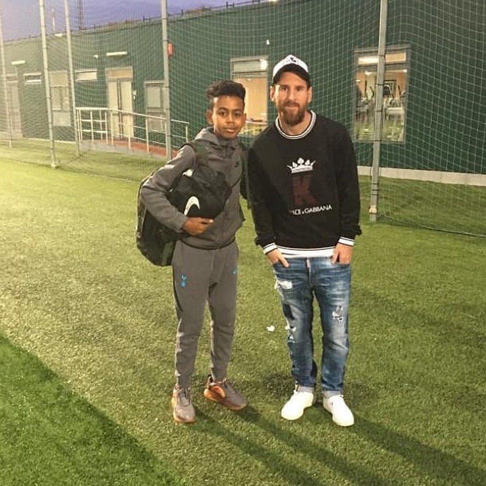 Lamine Yamal, aos 12 anos, ao lado de Messi em 2019 — Foto: Reprodução/Instagram