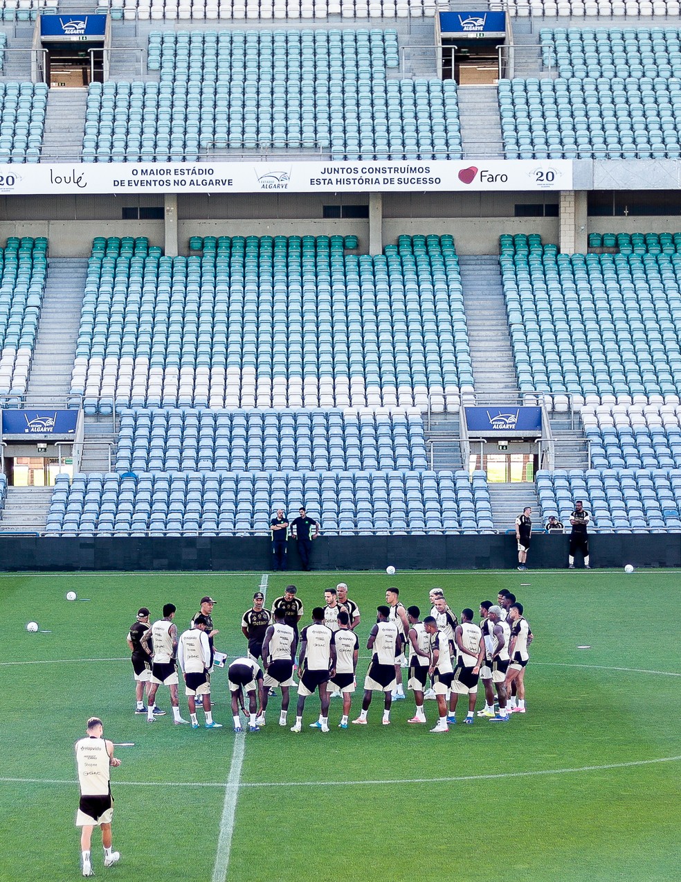 Flamengo durante treino em Portugal — Foto: Gilvan de Souza/Flamengo