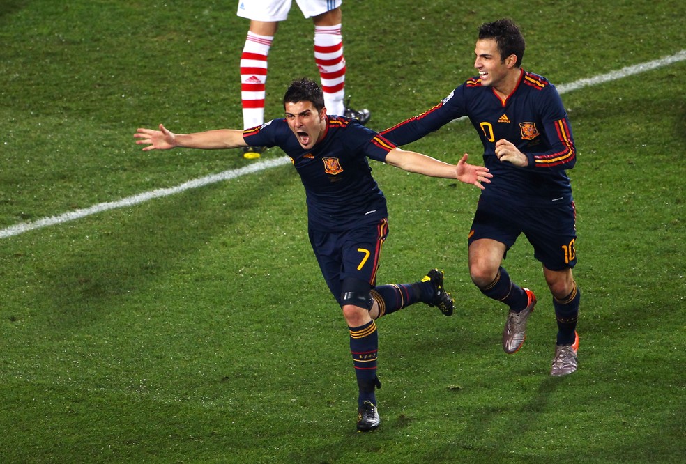 David Villa comemora com Fabregas Copa da África do Sul 2010 Paraguai x Espanha — Foto: Lars Baron/Getty Images