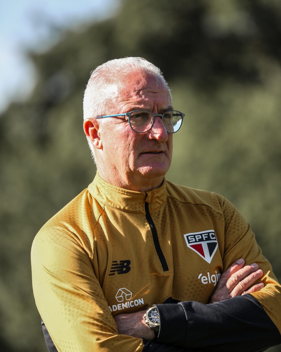 Dorival Júnior comandou treinamento do São Paulo — Foto: Rubens Chiri / São Paulo FC