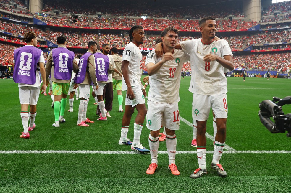 Azzedine Ounahi comemora o gol com Brahim Diaz em Canadá x Marrocos — Foto: REUTERS/Hannah Mckay