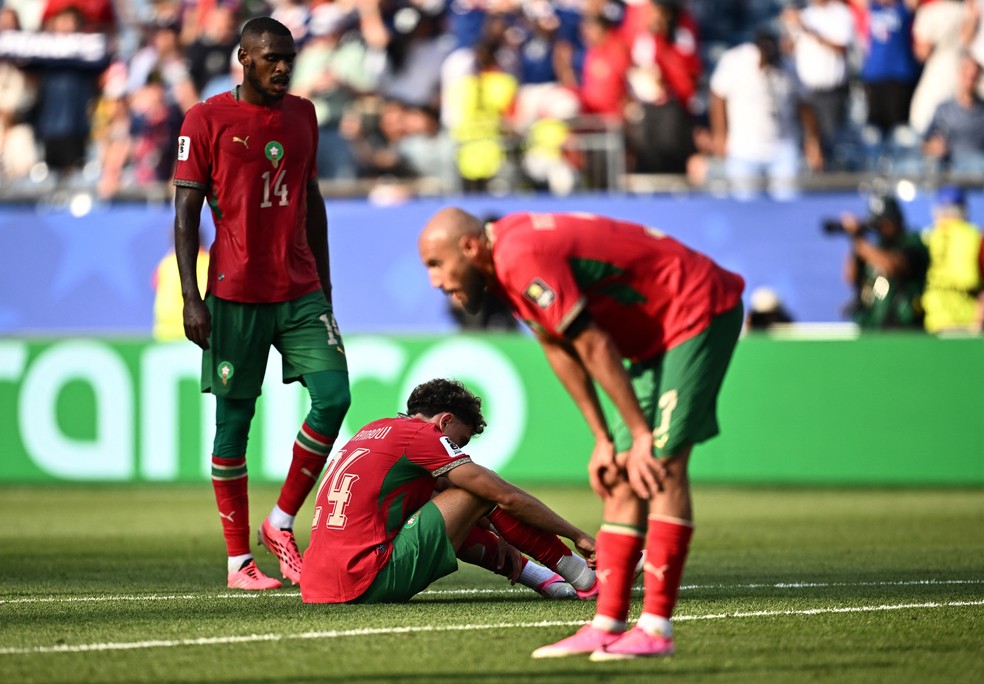 Jogadores do Marrocos lamentam eliminação da Copa do Mundo — Foto: REUTERS/Dylan Martinez