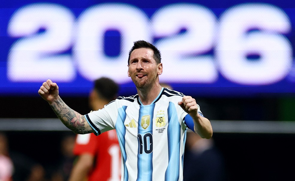 Lionel Messi comemora a virada da Argentina sobre o Egito — Foto: REUTERS/Carlos Barria