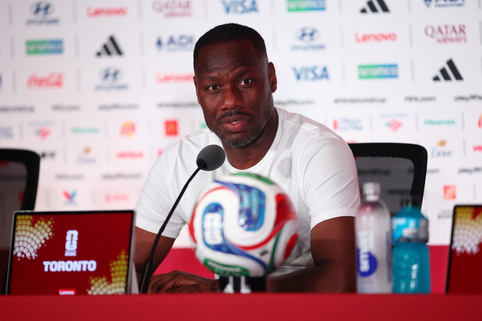 Patrick Vieira ex-treinador do Crystal Palace
