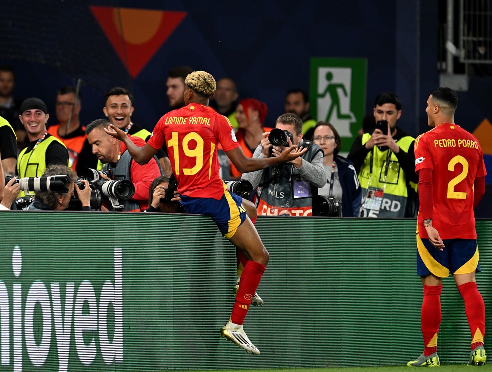 Espanha comemora goleada sobre a França na semifinal da Liga das Nações 2025