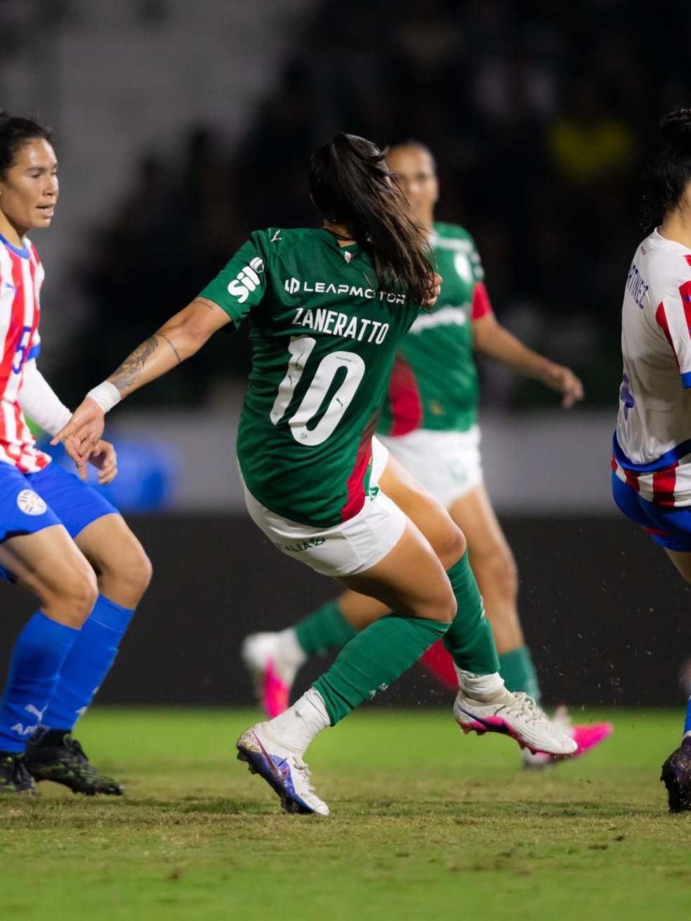 Bia Zaneratto deixou a sua marca na vitória do Palmeiras sobre a seleção do Paraguai — Foto: Vinicius Gois/Brasil Ladies Cup
