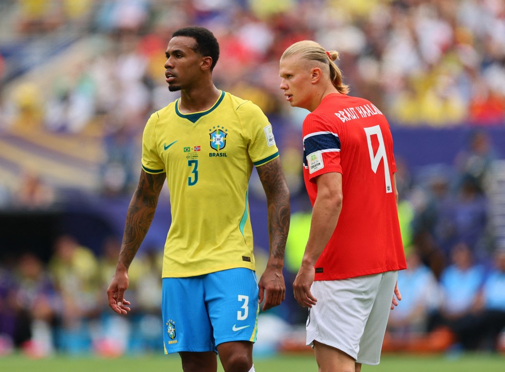 Gabriel Magalhães marca Haaland em Brasil x Noruega — Foto: Caean Couto/Reuters